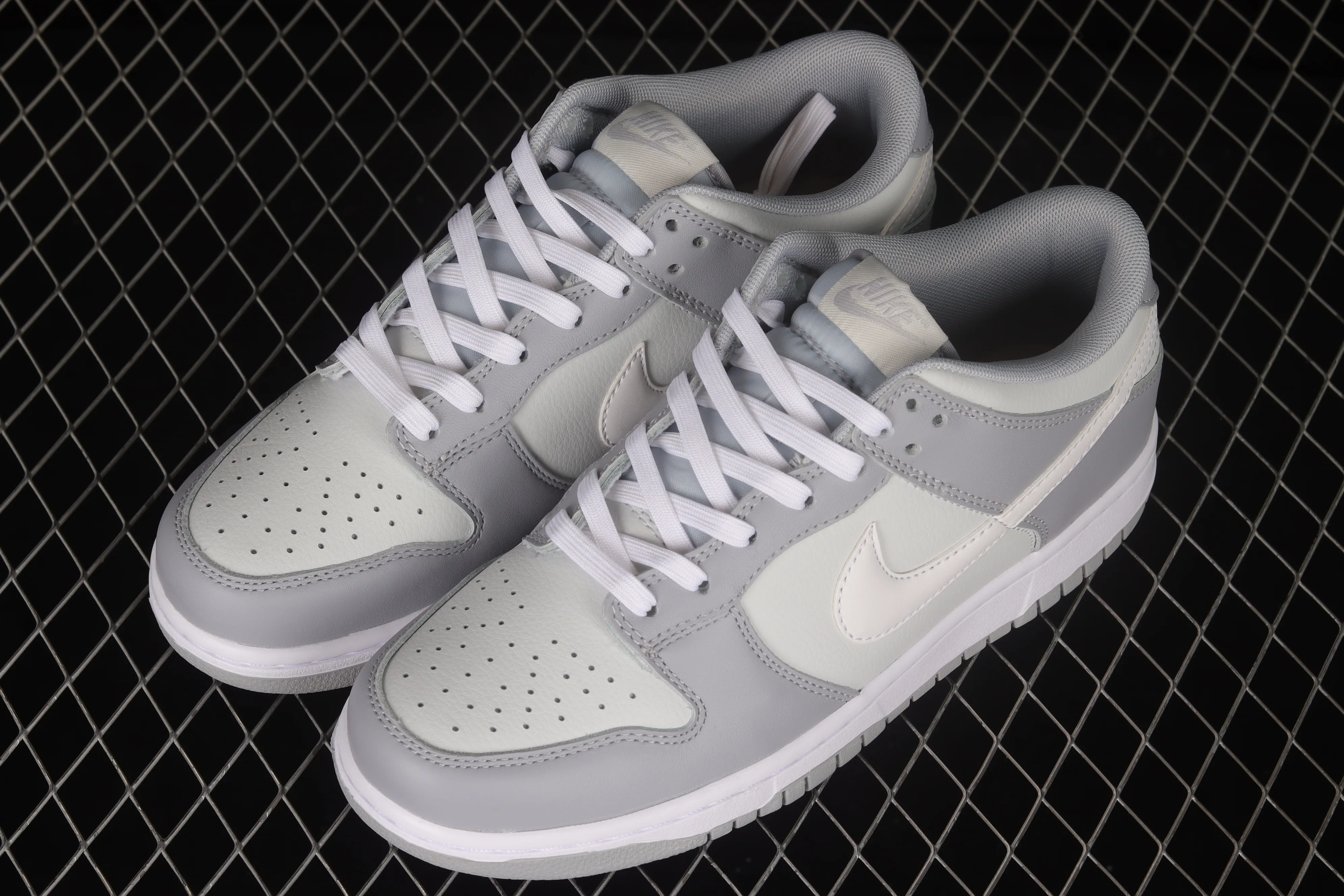 All categories Nk SB Dunk series Nk SB Dunk Low low-top sneakers J version Nk Dunk Low Retro "Grey White" cool gray color SB smashed backboard fashion casual sneakers DJ6188-001